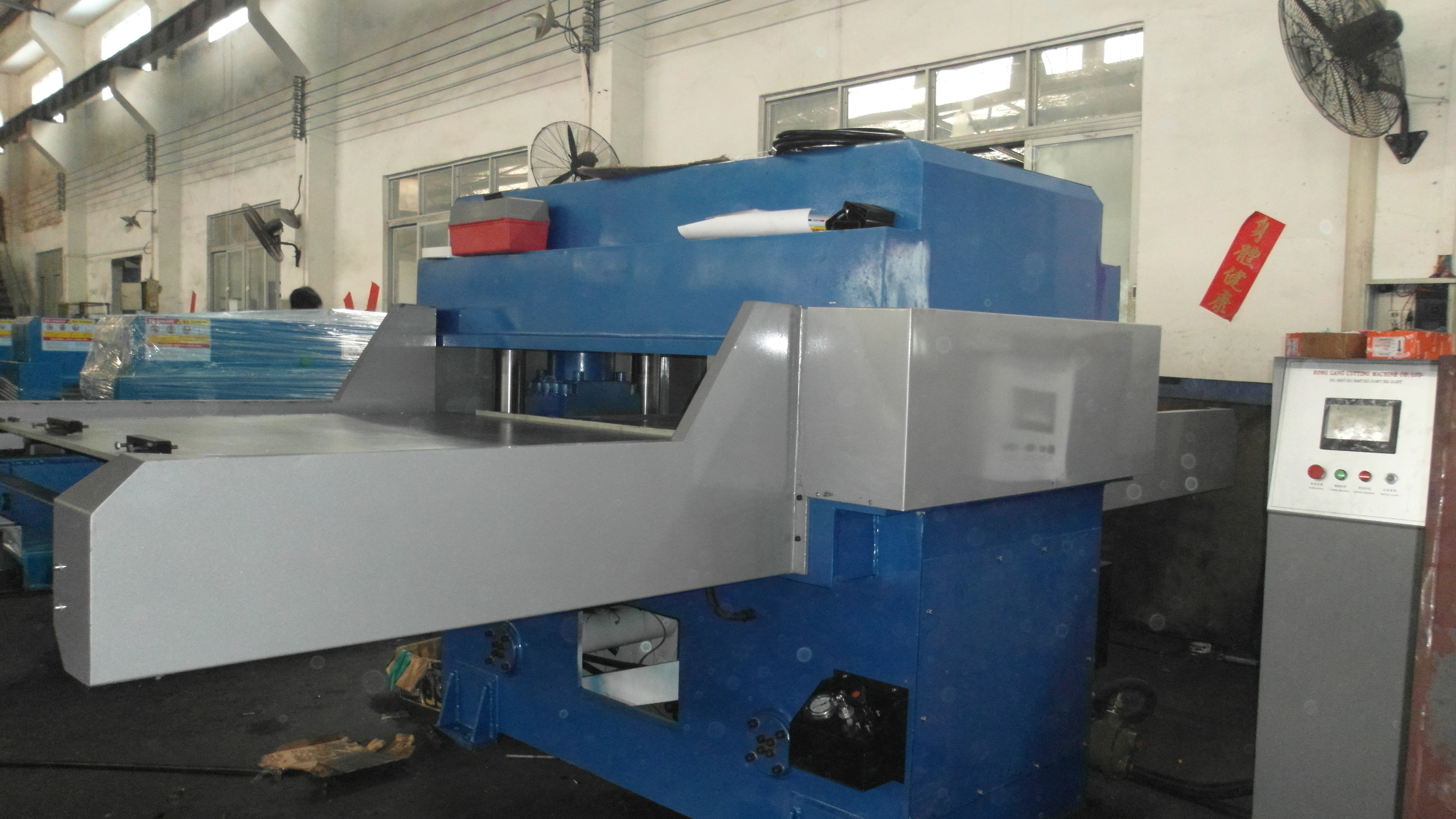 200T 1250x900mm large hydraulic cutting press machine as request