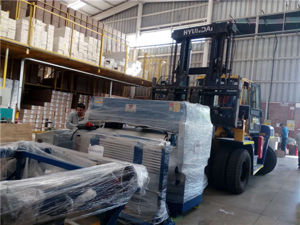 Honggang cutting machine in Chile, our staff service all over the world