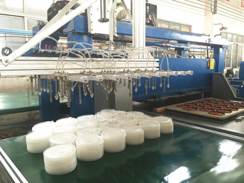 cutting machine in the plastic industry