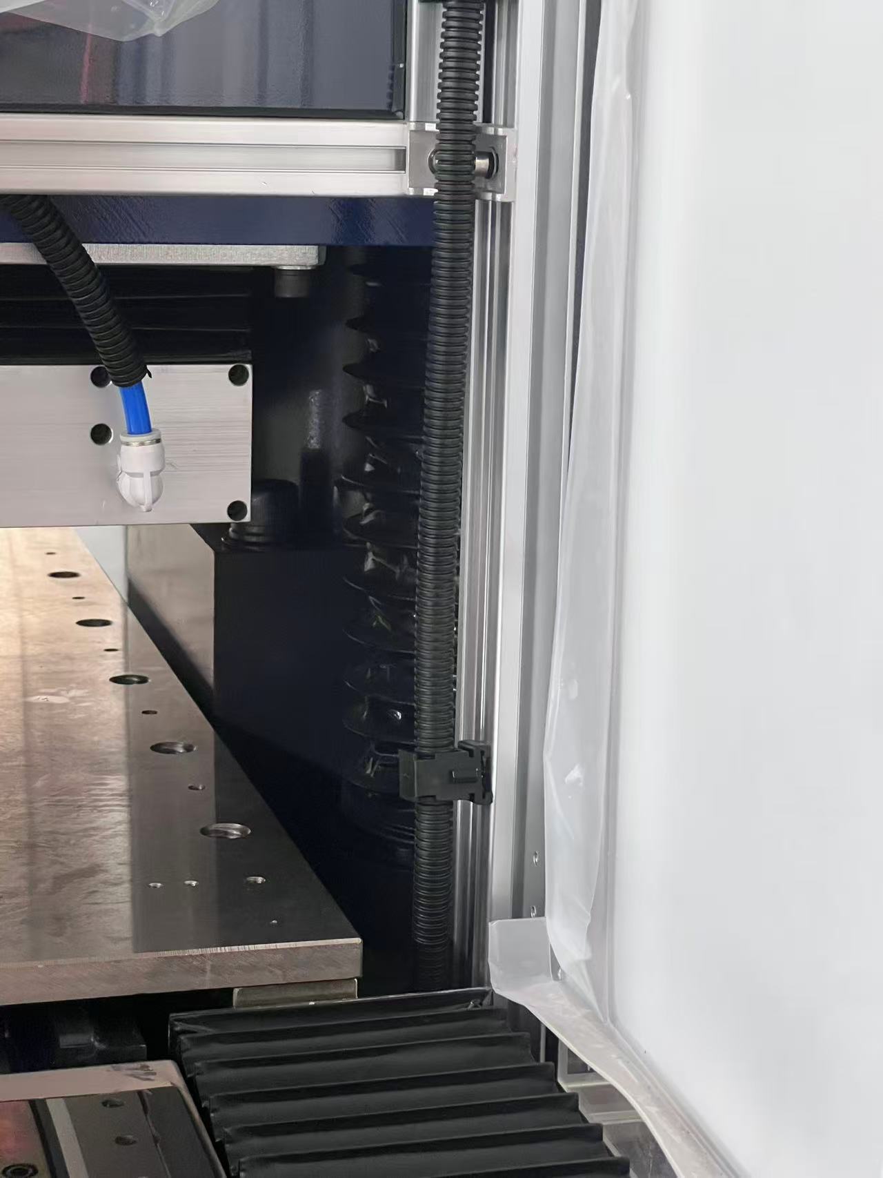 Cleanroom die cutting machine,  With Wasting Powder Sucking (3)