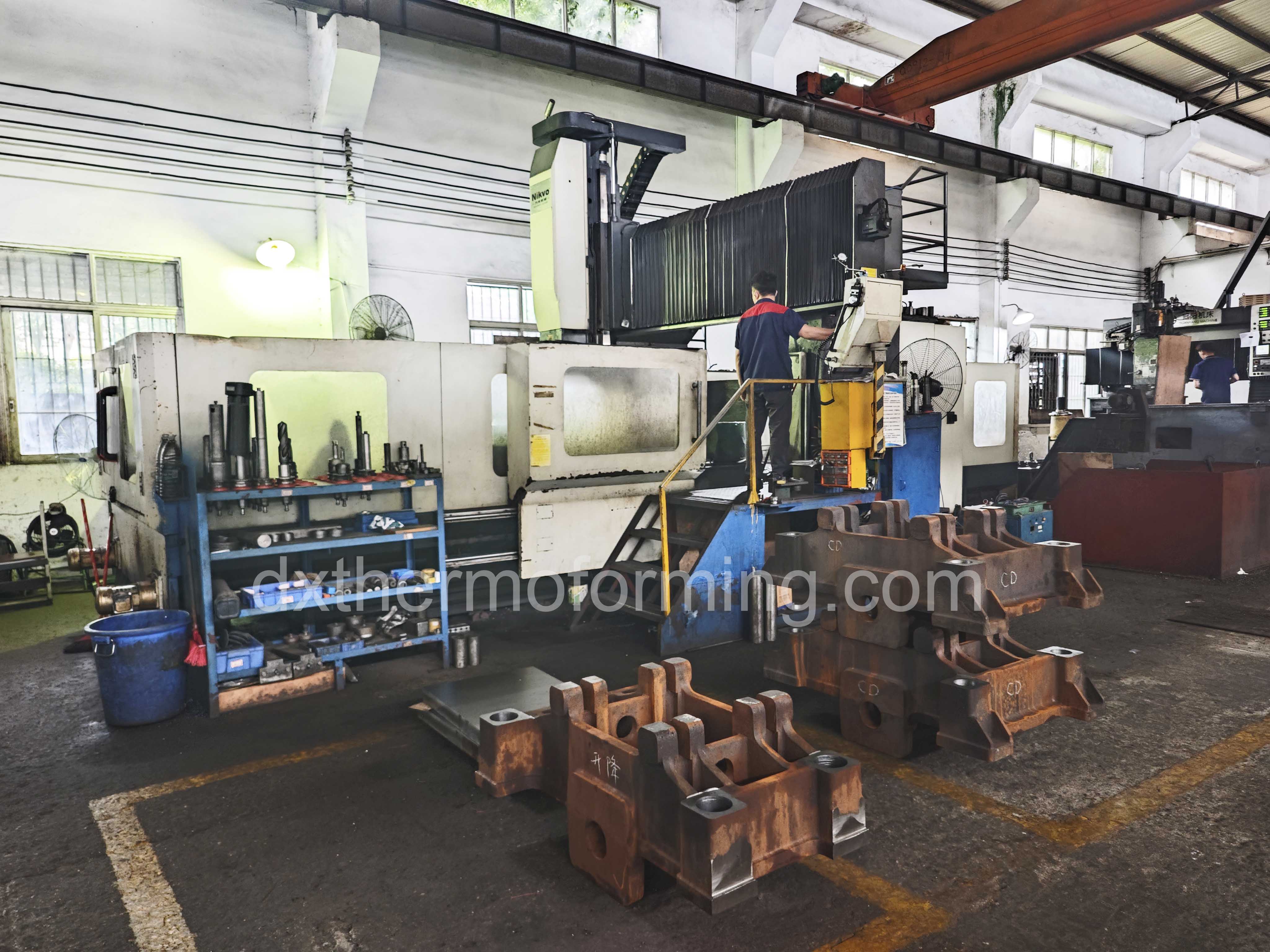 Dongxing thermoforming machine factory picture 8