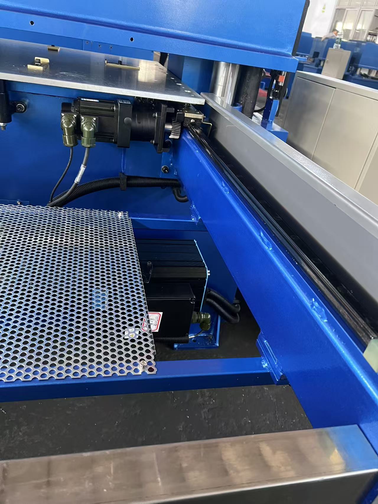 How is Honggang Cutting machine New Sliding Table