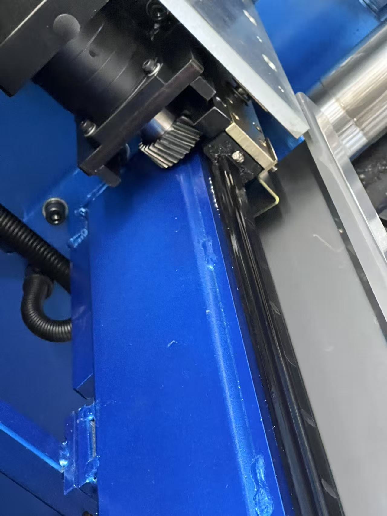 How is Honggang Cutting machine New Sliding Table