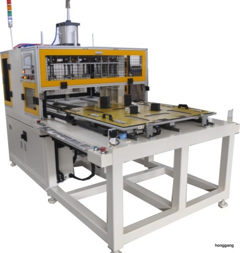 Pneumatic forming machine for spare tire cover