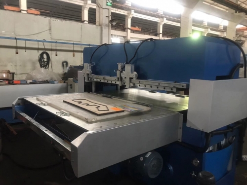  200 tons Top and Bottom Heating Sealing Cutting Machine for 3M Insulation Non woven Polyester