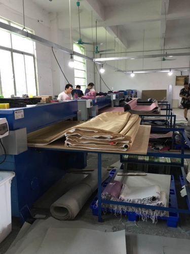Multi-layer long fabric die cutting machine