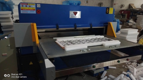 Cross Linked PE Foam board cutting machine china